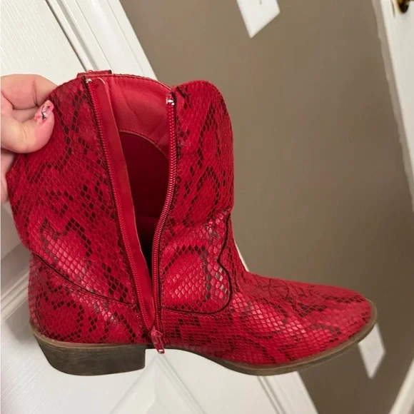 Red Snake Print Ankle Booties size 10 like new $20 - Picture 2 of 3